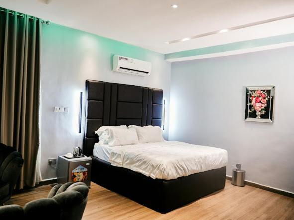 Triple Tee Luxury Hotel & Service Apartments Surulere Lagos Exterior foto